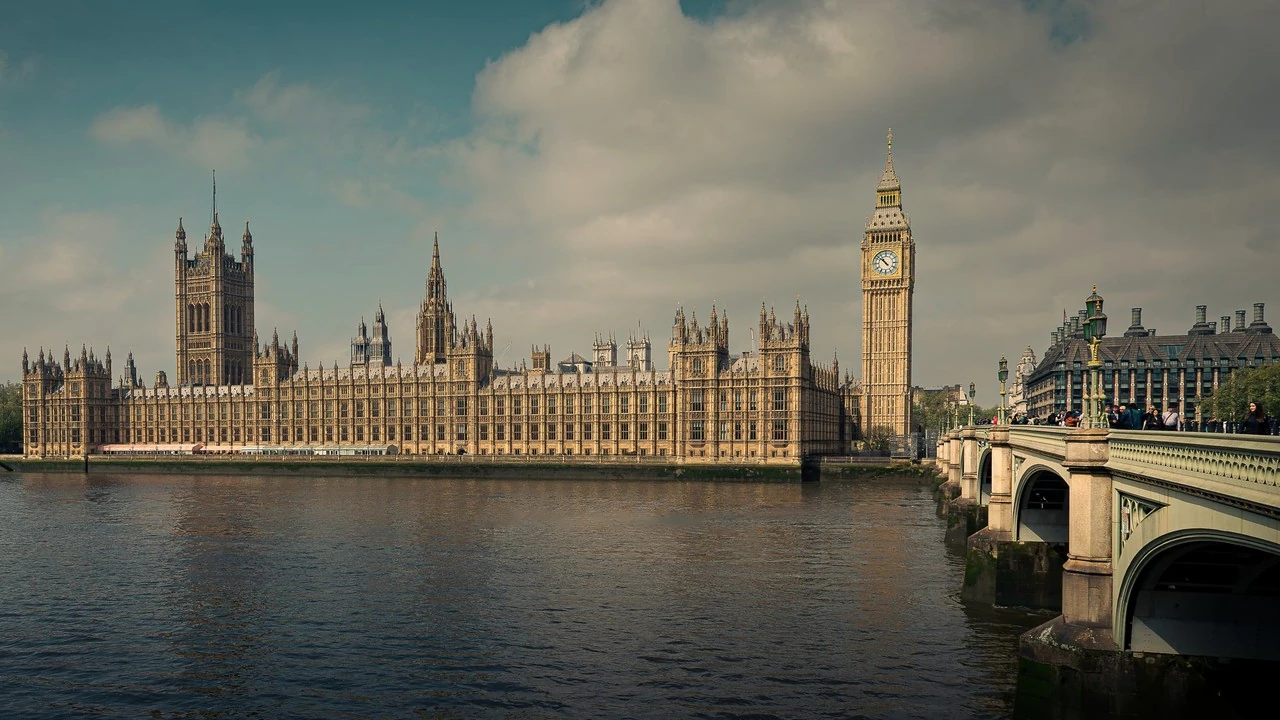 The Palace of Westminster and the Big Ben tower beside the Thames, with Westminster Bridge